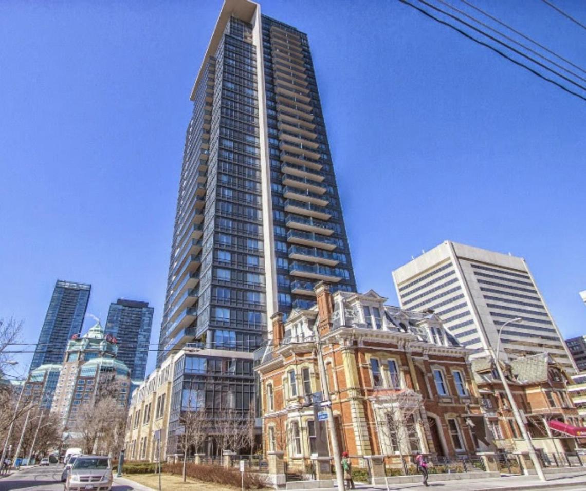 1560 Sqft Elegant Condo At Downtown Hi-End Shopping & Dining Area - Cn Tower View, Bidet, Lockbox Toronto Exterior photo